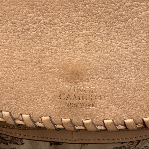 Women Vince Camuto Elegant Tan Leather Shoulder Bag - Picture 10 of 10